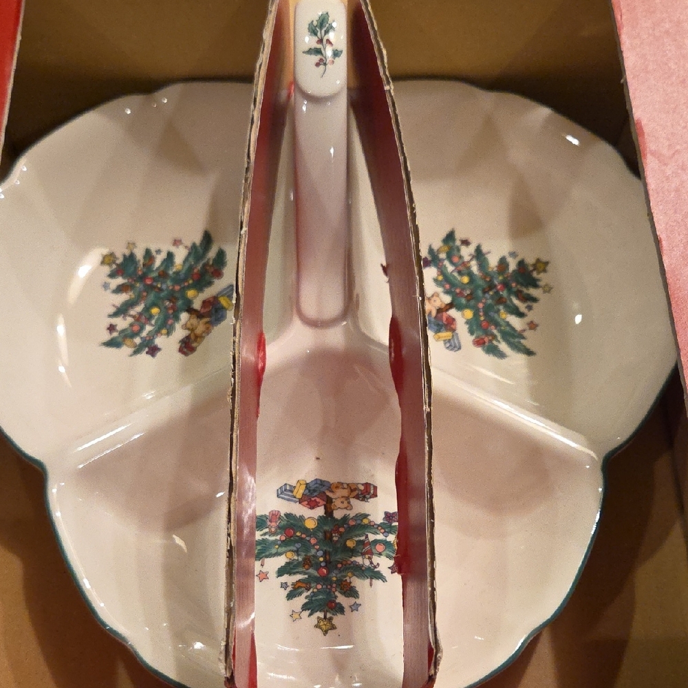 Nikko Ceramics Holiday Tree Divided Dish